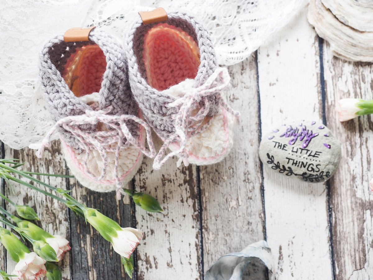 Handmade Babyschuhe aus Bio-Baumwolle (rosa-grau)